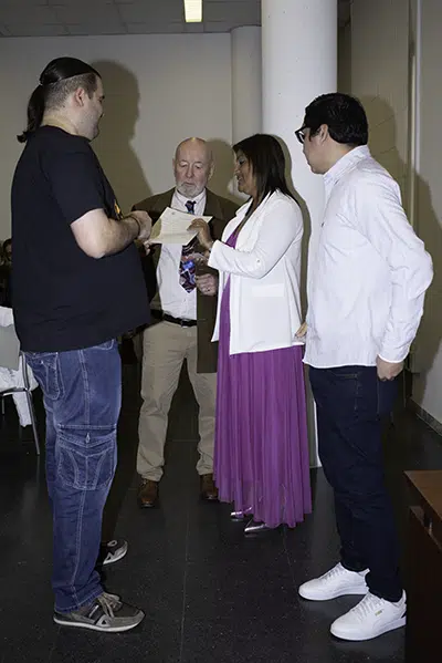 Entrega del acta matrimonial