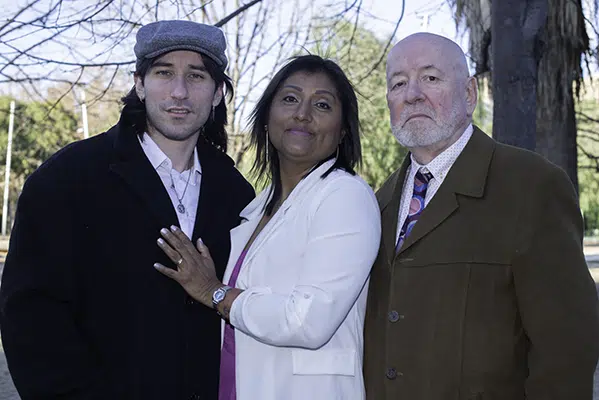 Pau, Zoila y Carlos en el Parque Central del Poblenou