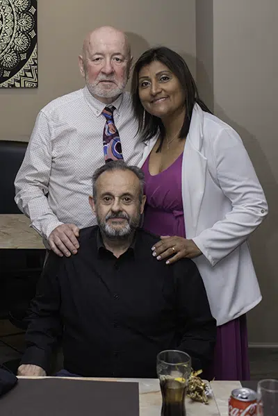 Carlos, Zoila y Xavi en el restaurante