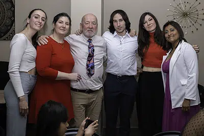 Marina, Nuria, Carlos, Pau, Laura, Zoila y con ASHLEY en primer plano